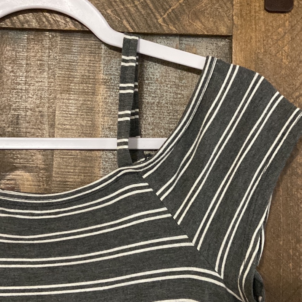 Cold shoulder tee - Picture 2 of 4